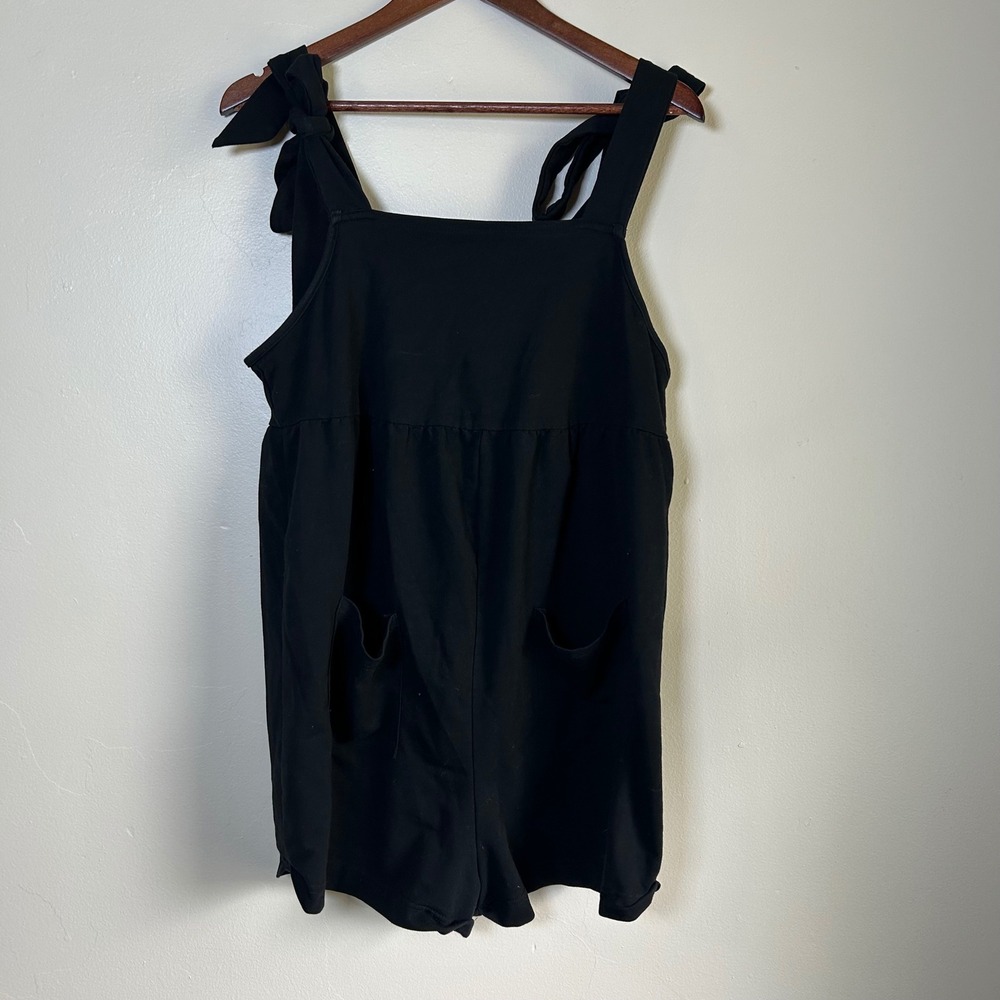 EUC Romper Tie Shoulder Size M Black Front Pockets Summer Casual‎